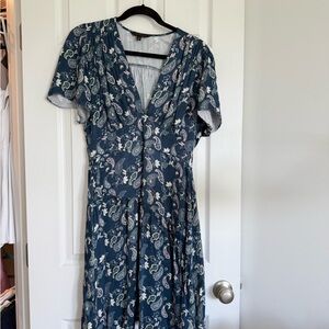 Elegant Paisley Print Dress in Blue